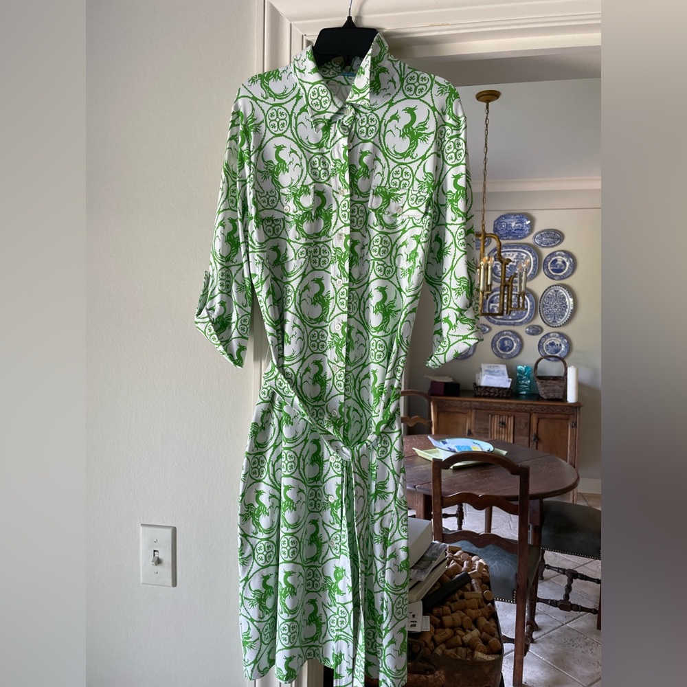 J. McLaughlin green and white Dragon Print midi shirt dress 3/4 sleeves and tie